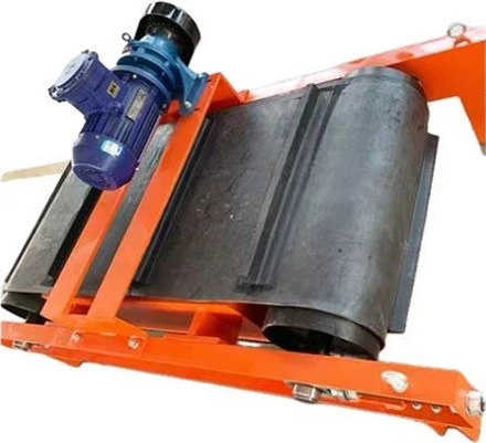 Banda transportoare cu separator magnetic permanent